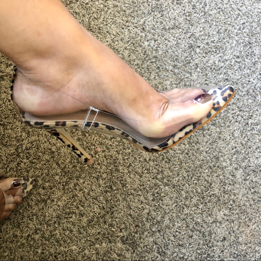 ❤️SOLD❤️Transparent Leopard Pumps - Picture 2 of 9